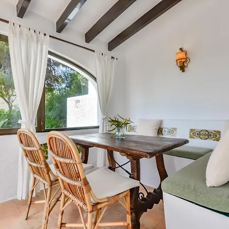 Guzman - Helga Villa *